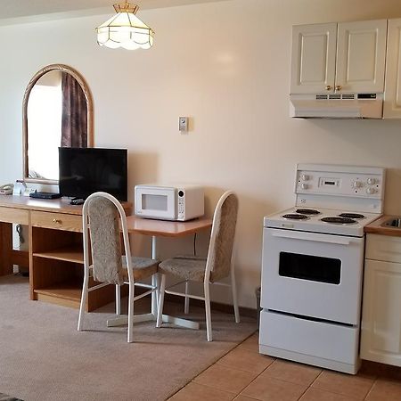 Western Budget Motel Cold Lake Екстер'єр фото
