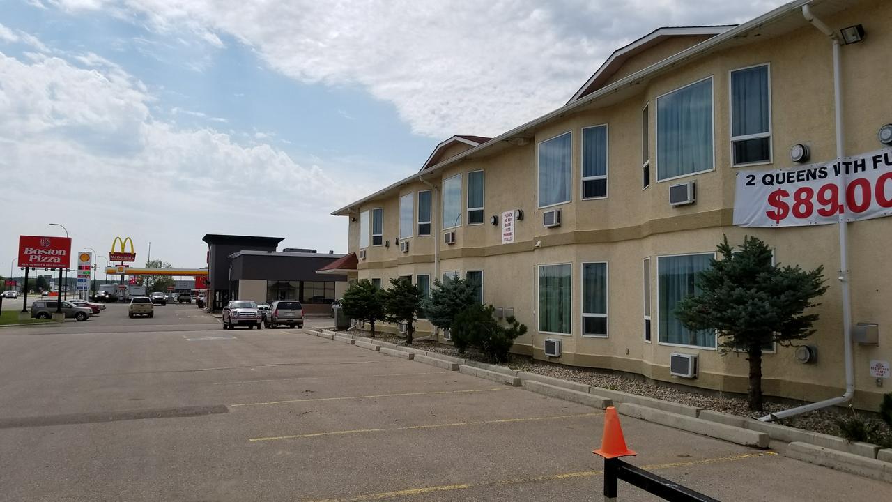 Western Budget Motel Cold Lake Екстер'єр фото