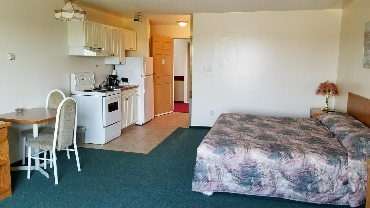 Western Budget Motel Cold Lake Екстер'єр фото