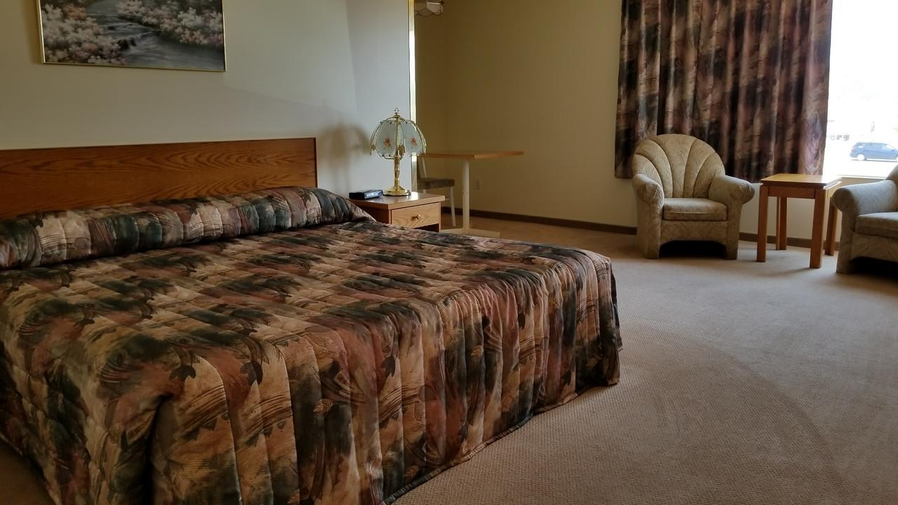 Western Budget Motel Cold Lake Екстер'єр фото