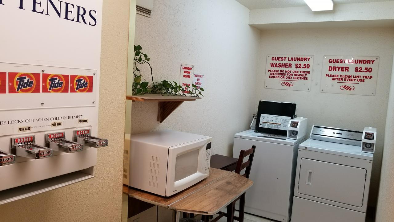 Western Budget Motel Cold Lake Екстер'єр фото