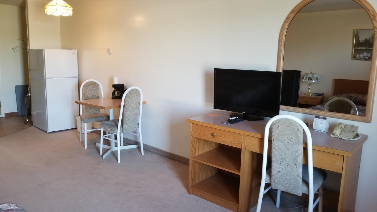 Western Budget Motel Cold Lake Екстер'єр фото