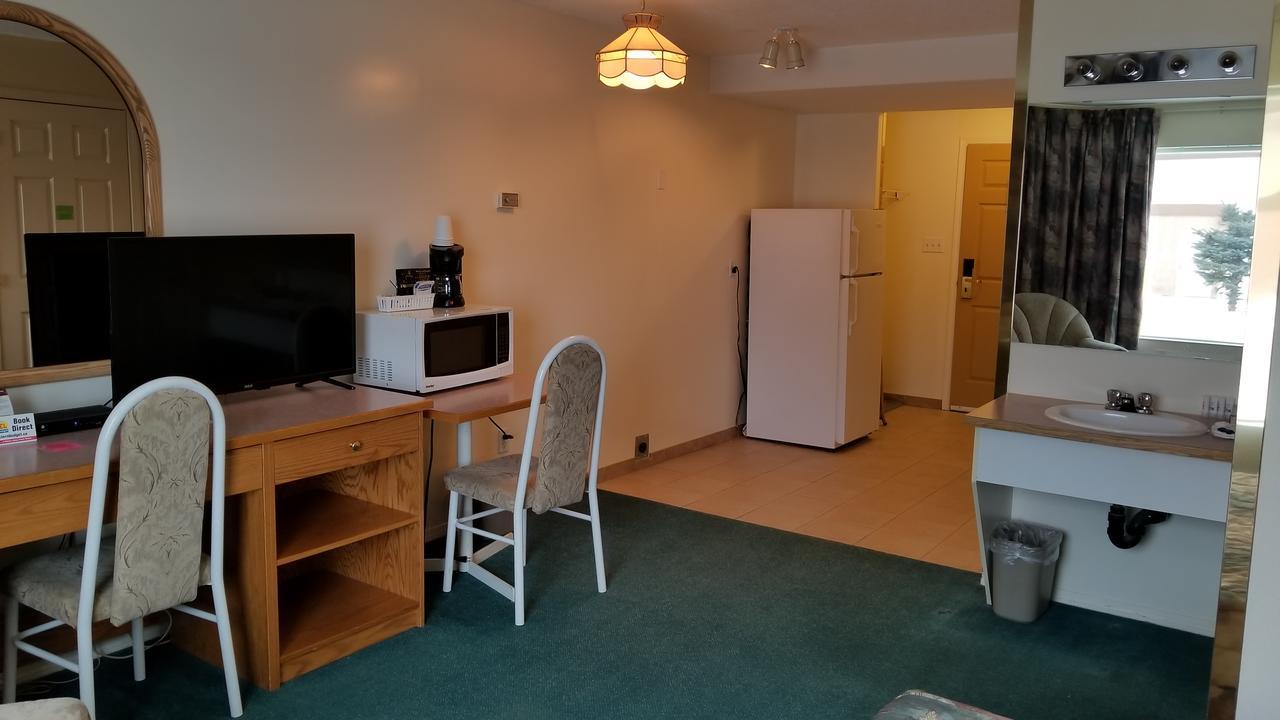 Western Budget Motel Cold Lake Екстер'єр фото