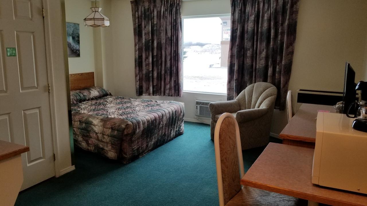 Western Budget Motel Cold Lake Екстер'єр фото